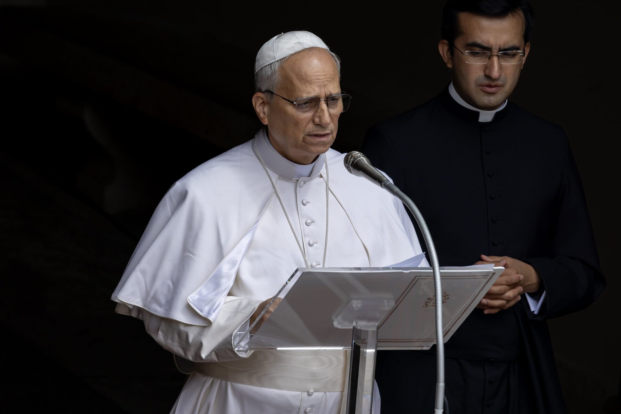 El Papa León XIV pronuncia su primer Ángelus desde Castel Gandolfo, Italia, el 13 de julio de 2025. (CNS photo/Pablo Esparza)