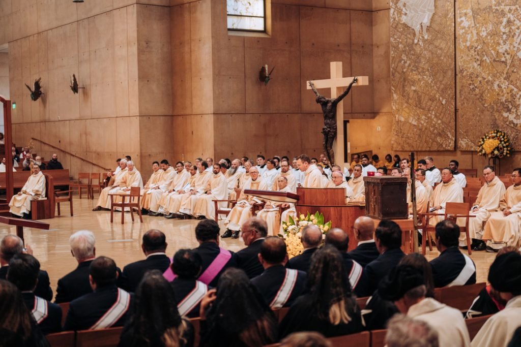 El sagrario rescatado de la Iglesia Corpus Christi en Pacific Palisades fue exhibido durante la Misa de clausura de la Peregrinación Eucarística Nacional 2025, el 22 de junio en la Catedral de Nuestra Señora de los Ángeles. (Isabel Cacho)