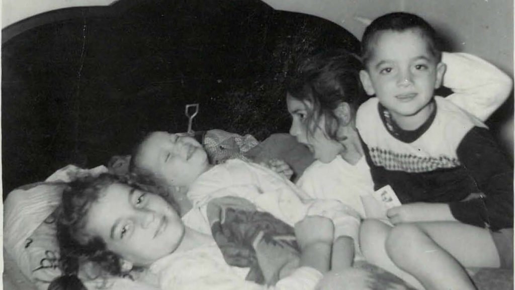 La “Segunda Ola” de la familia Brennan, de izquierda a derecha: Fran, Robert, Helen Mary y Joseph, ahora obispo de Fresno. (Foto enviada)