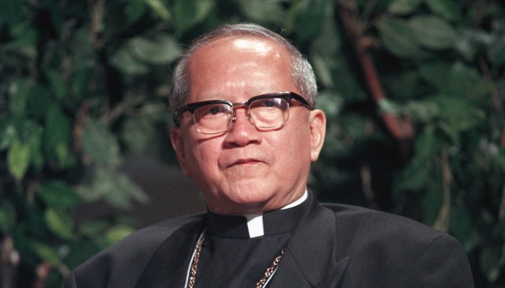 El venerable cardenal Francis Xavier Nguyễn Văn Thuận de Vietnam aparece en una foto de 2000. (OSV News/CNS file, Neil Jacobs)
