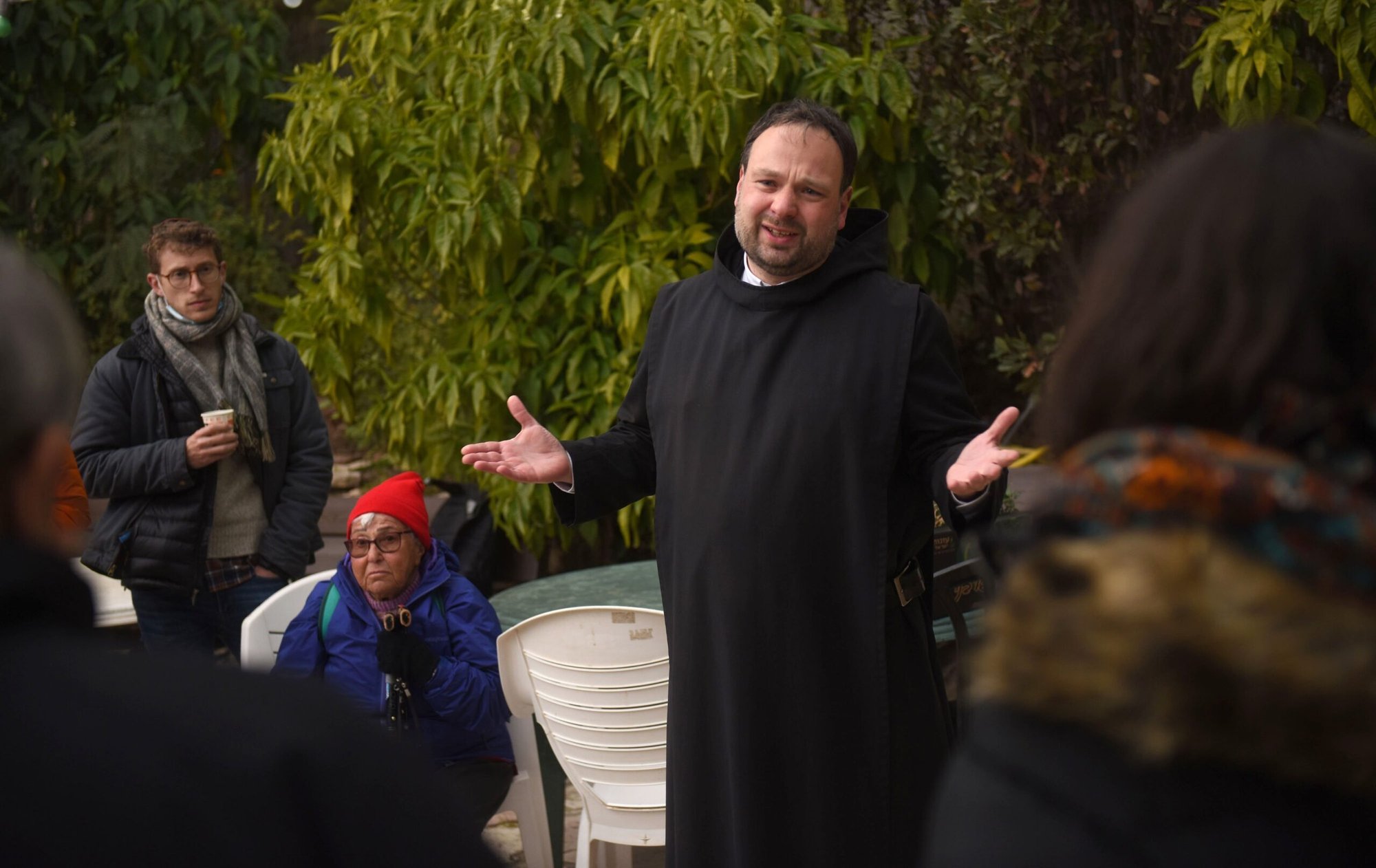 En la imagen, tomada el 23 de enero de 2022, aparece el padre Nikodemus Schnabel, entonces portavoz de la Abadía Benedictina de la Dormición, situada en el Monte Sión, en la Ciudad Vieja de Jerusalén. El sacerdote, ahora abad, advirtió en un discurso pronunciado ante «Ayuda a la Iglesia Necesitada» el 24 de abril de 2026 que la población cristiana, que ha soportado lo peor de la guerra y las dificultades económicas, está disminuyendo poco a poco. (Foto de OSV News/Debbie Hill)