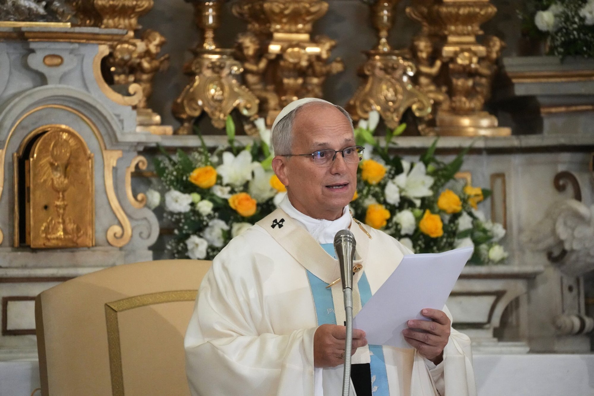 El Papa León XIV celebra una Misa en la Parroquia Pontificia de Santo Tomás de Villanueva, en Castel Gandolfo, Italia, el 15 de agosto de 2026, con motivo de la fiesta de la Asunción de la Bienaventurada Virgen María. (Foto OSV News/Gregorio Borgia, pool vía Reuters)