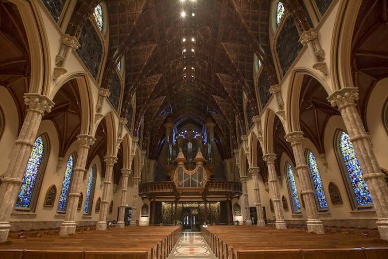 Holy Name Cathedral in Chicago. Credit: Lara Farhadi via Flickr (CC BY 2.0)