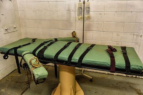 The lethal injection room at New Mexico State Pen. Credit: Ken Piorkowsk via Flickr (CC BY-SA 2.0).