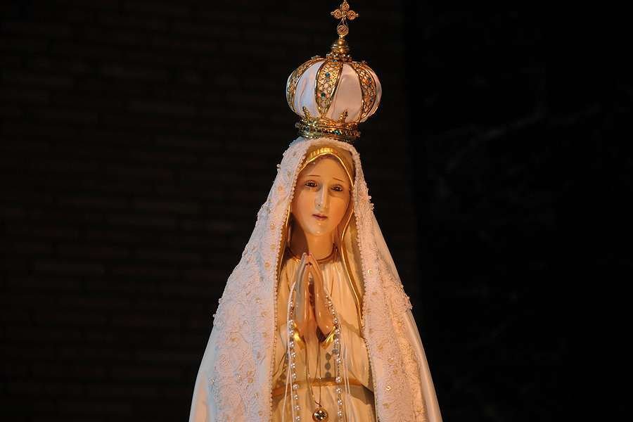 Our Lady of Fatima. Credit: Joseph Ferrara/Our Lady of Fatima in LA Archdiocese via Flickr (CC BY-SA 2.0).