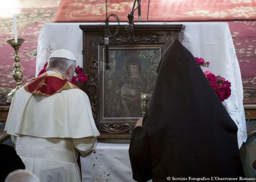Pope Francis and Catholicos Karekin II pray at the Armenian apostolic cathedral in Gyumri