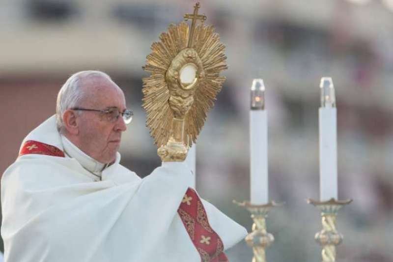Pope Francis celebrates Corpus Christi in Ostia June 3