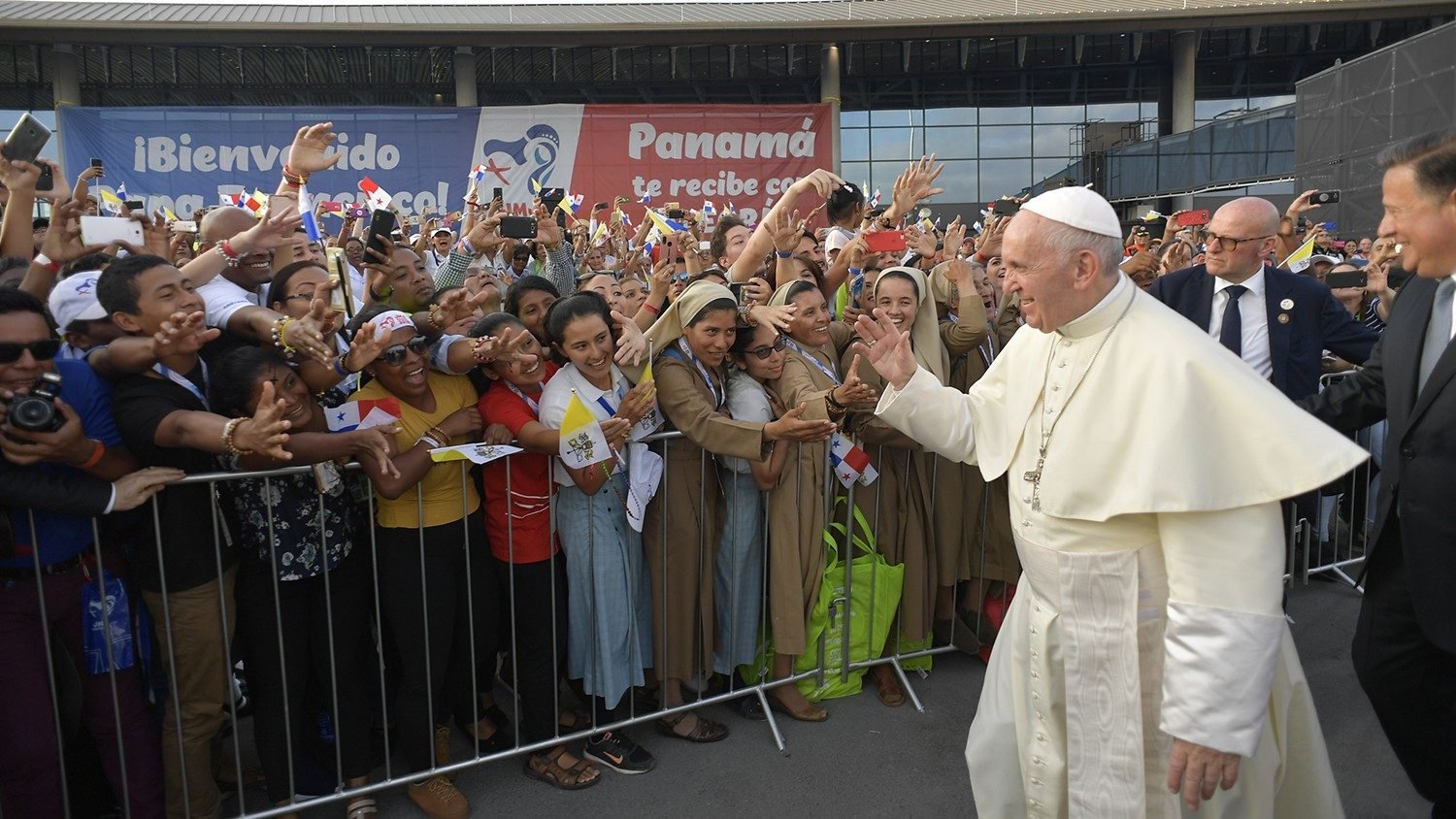 Pope Francis greets young people in Panama at World Youth Day 2019  (Vatican Media)