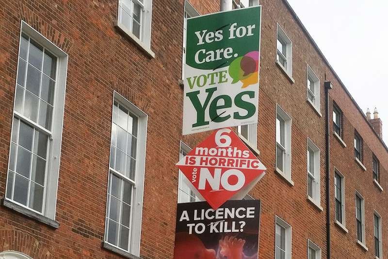 A terrace in Dublin with posters from the May 2018 referendum campaign. Credit: Blue-Haired Lawyer (CC BY 3.0).