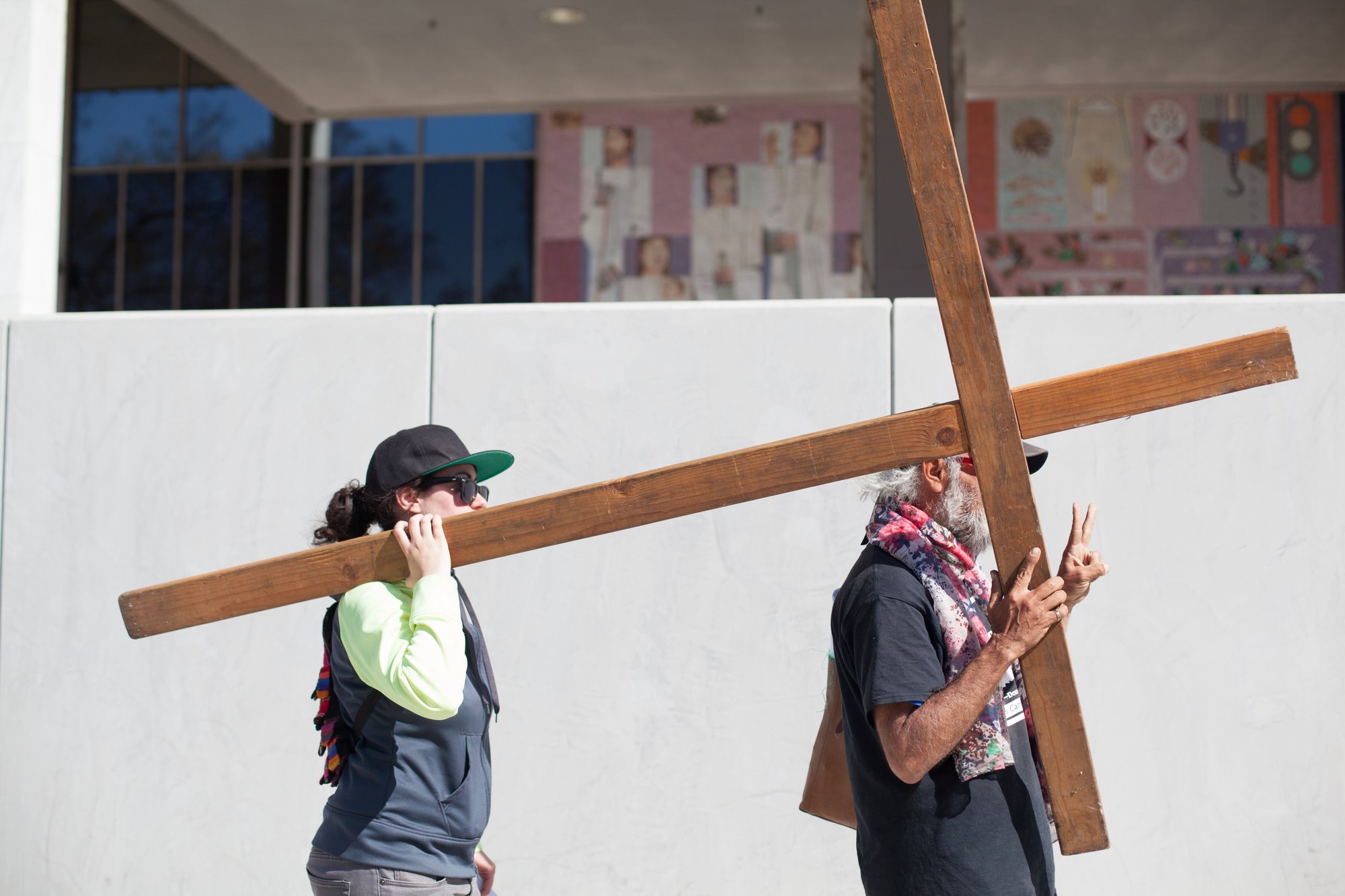 The cross was borne by the members of the Los Angeles Catholic Worker and others. (photo/Alexandra Cooper)