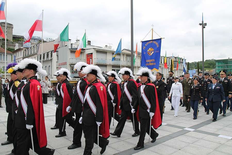 American soldiers and Knights of Columbus at a military ceremony at the WWI War Memorial in Lourdes