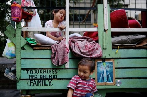 Homeless children on the street in Manila