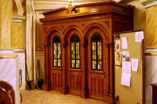 Confessional. Credit: Paul Lowry (CC BY 2.0).