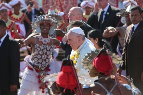 Pope Francis arrives in Sri Lanka Jan. 13. Credit: Alan Holdren / CNA.