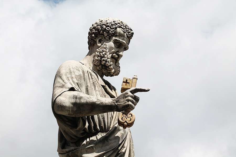 Saint Peter statue. (Credit:Martha Calderon/CNA)