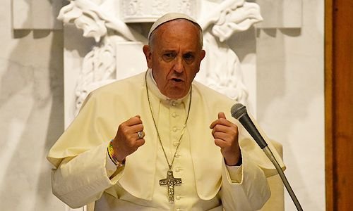 Pope Francis meets with students in Paul VI audience hall on May 31