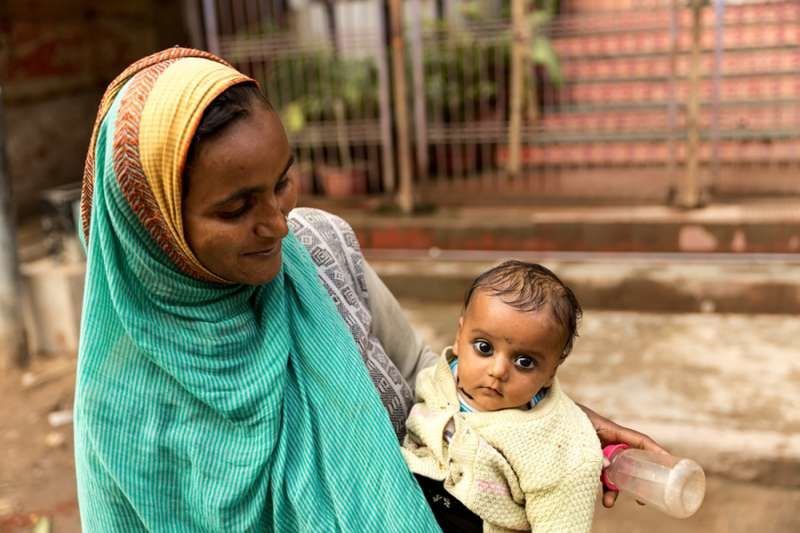 Refugee mother and child. Credit: Filipe Frazao/Shutterstock.