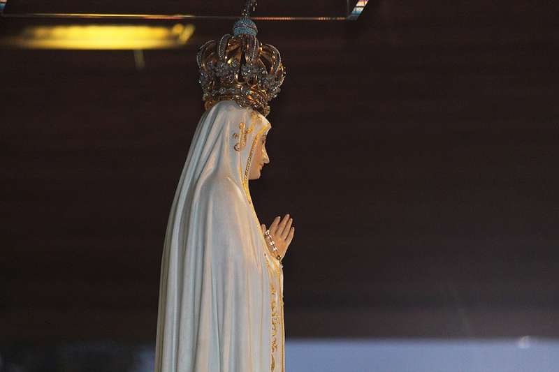 Pope Francis prays at the statue of Our Lady of Fatima on May 12