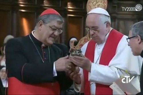 Pope Francis and Cardinal Sepe hold relic of St. Januarius' blood in Naples cathedral March 21