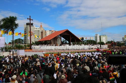 Pope Francis says Mass at Christ the Redeemer Square in Santa Cruz de la Sierra