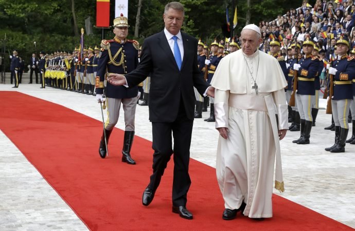 Pope Francis and Romanian President Klaus Iohannis