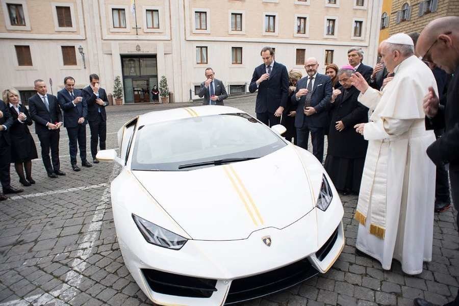 Pope Francis blesses a Lamborghini Huracán at the Vatican on Nov. 15