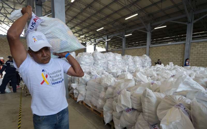 A volunteer carries a bag with US humanitarian aid goods in Cucuta