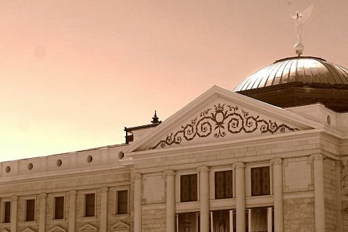 Arizona state capitol in Phoenix. Credit: Ted Eytan via Flickr (CC BY-SA 2.0) filter added.