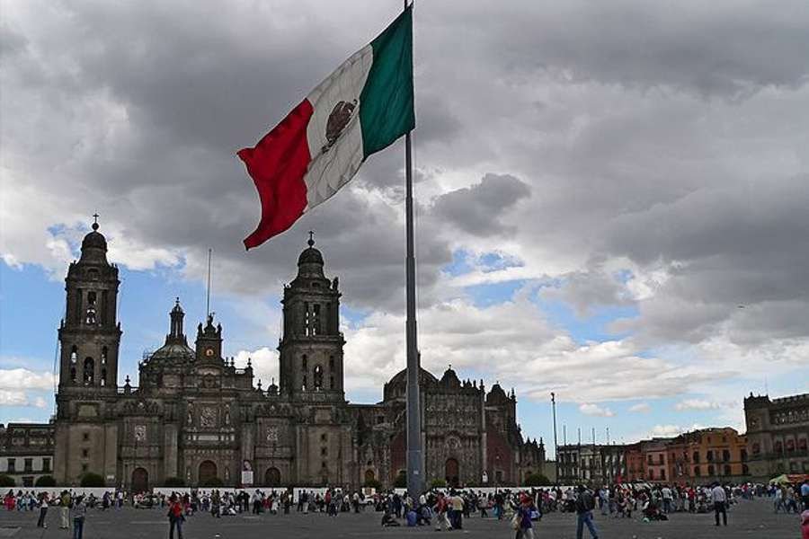 Zocalo and the Mexican City Metropolitan Cathedral. Credit: Saul Trabanca via Flickr (CC BY-NC-SA 2.0).