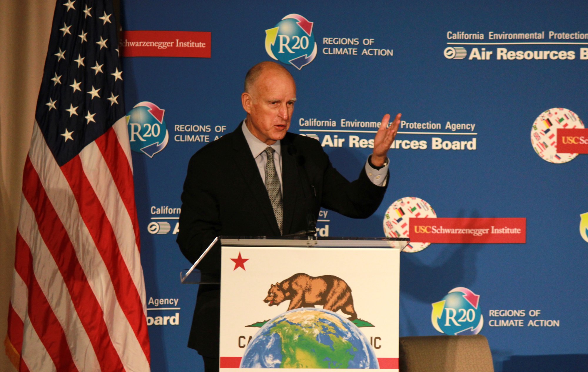 5no4vey6f4 Governor Jerry Brown 14996527068
