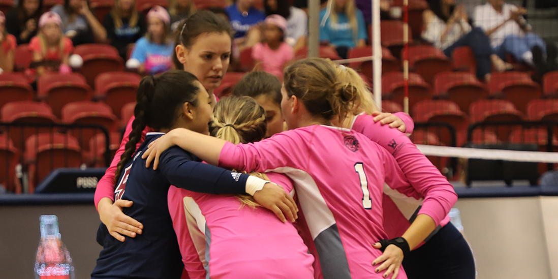 LMU’s Bo Culo (back) towers above her teammates as they listen to Tess Reid (1) during a huddle in the team’s “Pride in Pink” win over Santa Clara Oct. 27 at Gersten Pavilion. (LMU ATHLETICS)