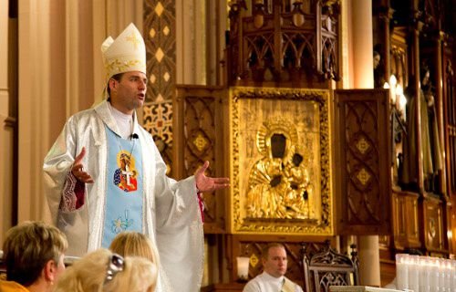Bishop Aleh Butkevich of Vitebsk preaches to Polish-American pilgrims in Indiana about Our Lady of Czestachowa