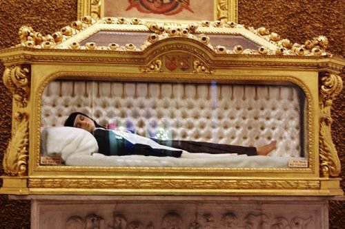 The body of St. Therese of Lisieux. Credit: Enrique Lopez-Tamayo Biosca via Flickr (CC BY 2.0).