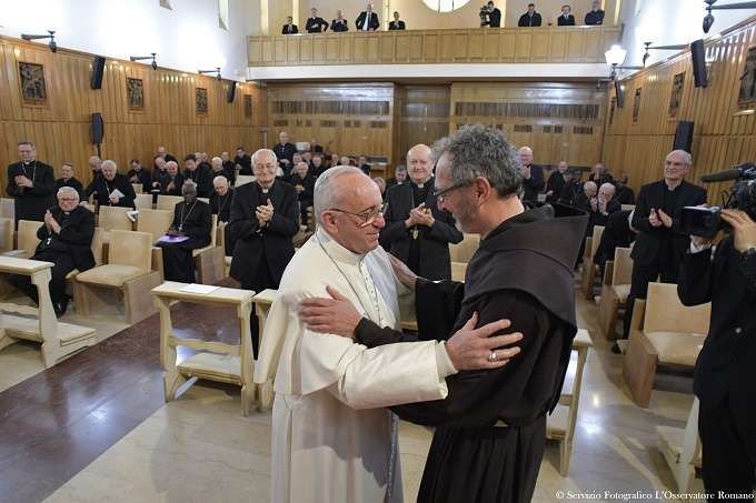 Pope Francis thanks Fr. Giulio Michelini at the end of his Lenten retreat in Ariccia March 10