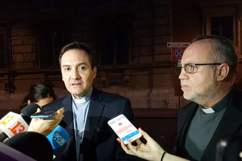 Father Eugenio de la Fuente and Father Francisco Astaburuaga talk to reporters June 2. Credit:Elise Harris/CNA.