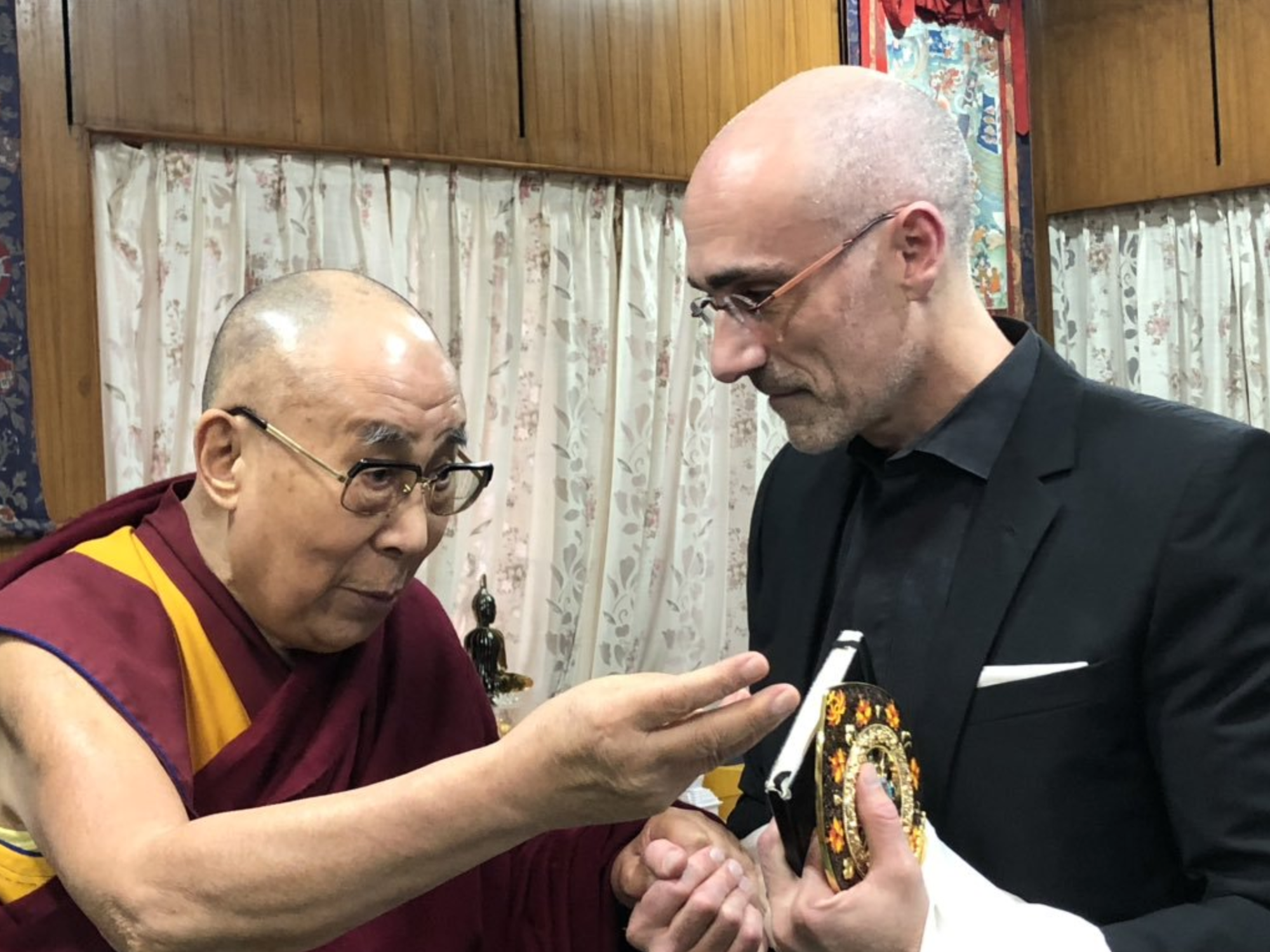 Arthur C. Brooks with the Dalai Lama in 2018. (IMAGE VIA TWITTER @ARTHURBROOKS)