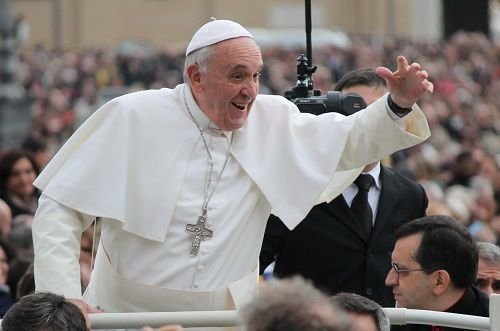 Pope Francis greets pilgrims in Saint Peter's Square during his General Audience on Nov. 13 2013 Credit: Elise Harris/CNA