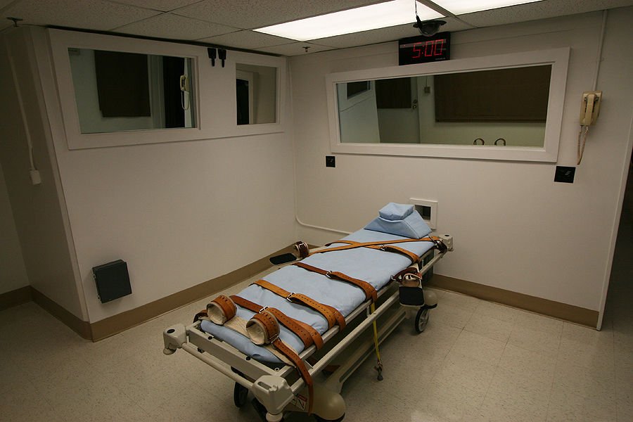 “We strongly urge all voters to prayerfully consider support for Proposition 62 and opposition to Proposition 66.”- write California's bishops. (stock photo)
