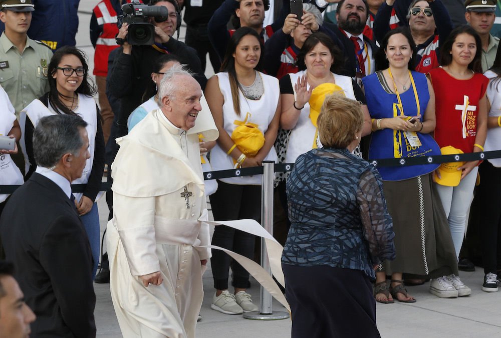 Pope Francis walks with Chilean President Michelle Bachelet