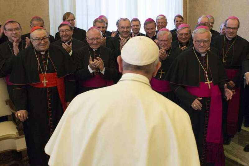 Pope Francis meets with German bishops during their ad limina visit Nov. 20