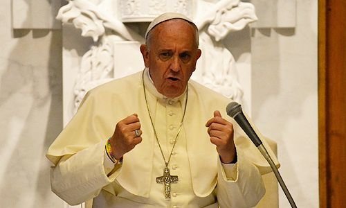Pope Francis meets with students in Paul VI audience hall on May 31