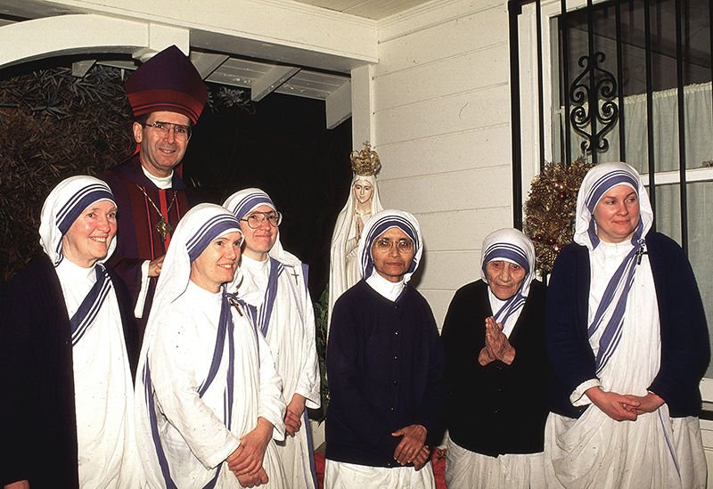 Mother Teresa and her sisters gather with Cardinal Roger Mahony at their new donated convent in 1991. (photo/Victor Aleman)
