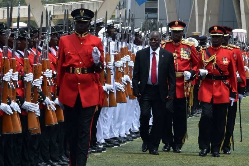Tanzanian president John Magufuli inspects the military shortly after his inauguration in Dar es Salaam