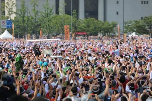 Pope Francis beatifies Paul Yun Ji-Chung and 123 companion martyrs in Seoul Aug. 16
