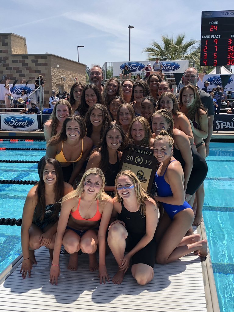 Santa Margarita's girls' swimming team. (PHOTO COURTESY SMCHS EAGLES TWITTER)