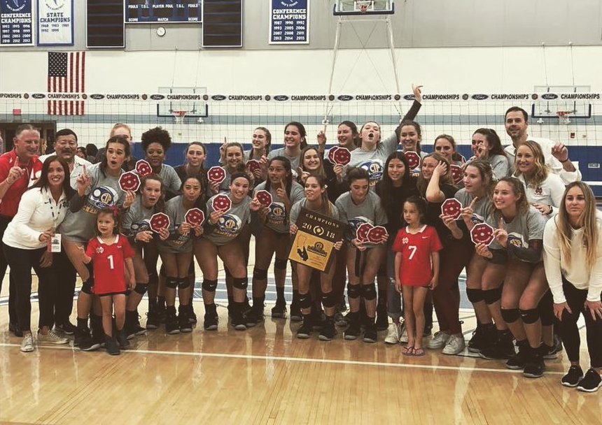 Mater Dei girls' volleyball team celebrates their fourth straight CIF D1 title win. (PHOTO COURTESY MATER DEI ATHLETICS TWITTER)