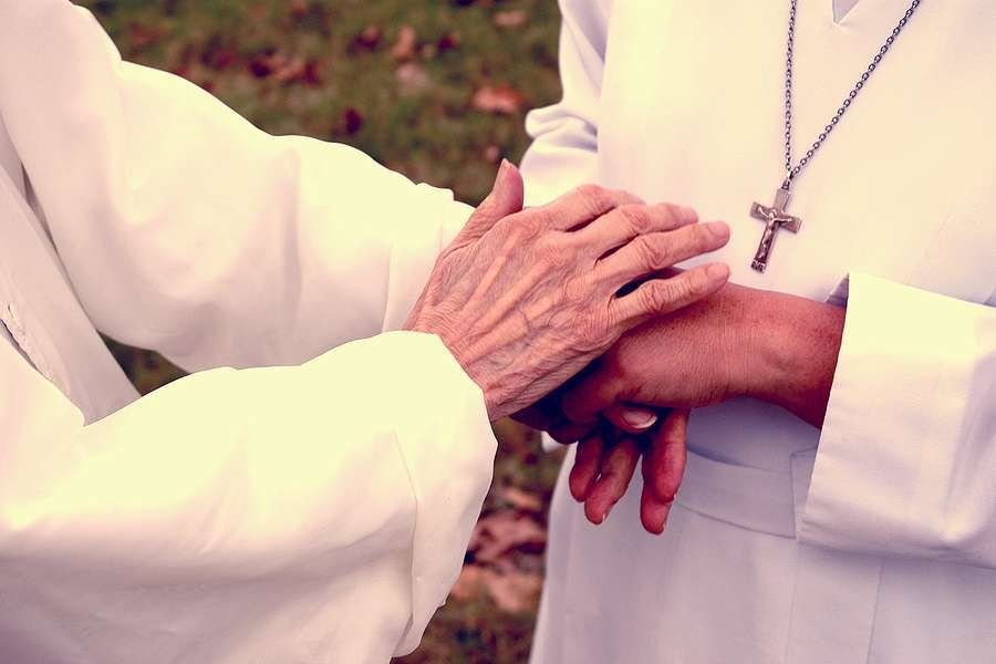 Nuns (shutterstock)