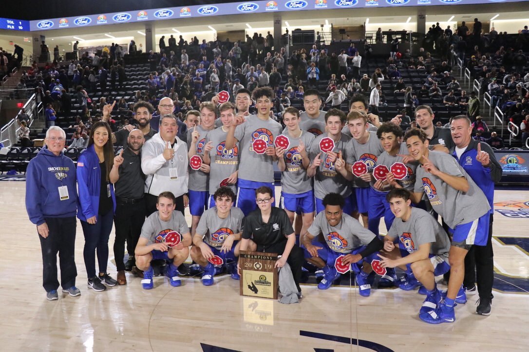 Santa Margarita's boys' team celebrates their close win Feb. 23 (PHOTO COURTESY SANTA MARGARITA EAGLES TWITTER)