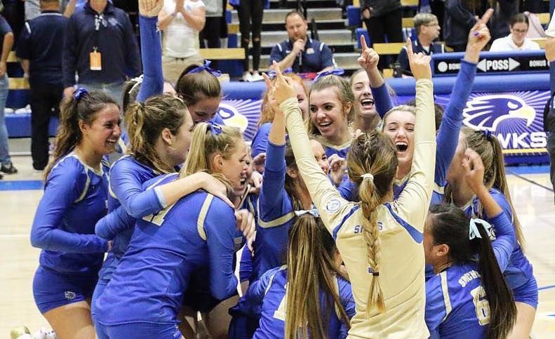 Santa Margarita’s girls’ volleyball team celebrates its CIF state Division 1 championship Dec. 1 over James Logan HS. (Credit: Santa Margarita High School via Facebook)