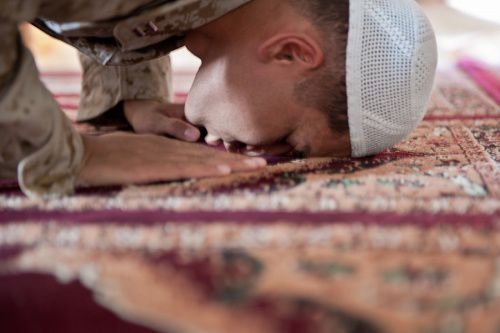 A Muslim chaplain prays during the month of Ramadan. Credit: DVIDSHUB via Flickr (CC BY 2.0).